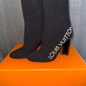 Louis Vuitton Elegant Black Heeled Boots